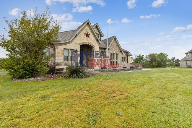Photo - 113 Maral Ln