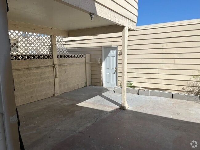 Building Photo - 4932 Larkspur St Rental