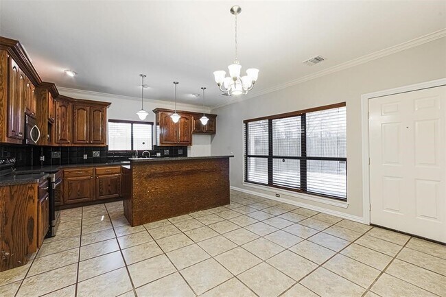 Photo - 6203 Oak Bay Dr