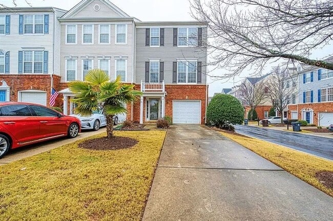 Building Photo - Location, Location!