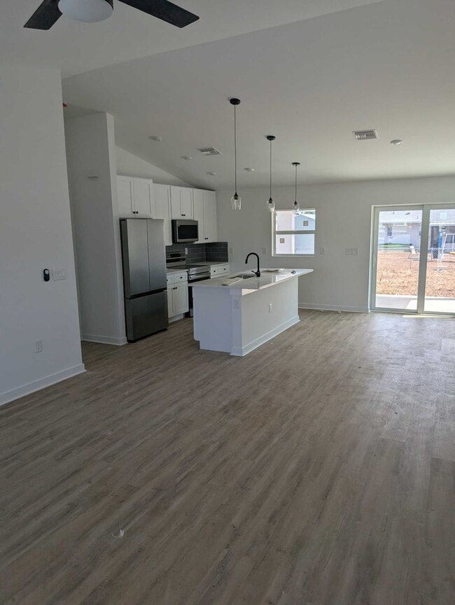 Photo - 1423 NE 12th Pl