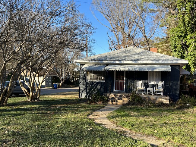 Village District Bungalow! - 2514 Bedford Ave House