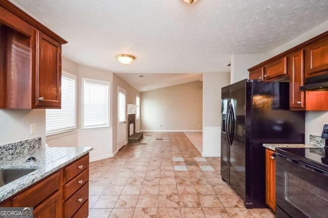 Building Photo - 300 Claremont Dr