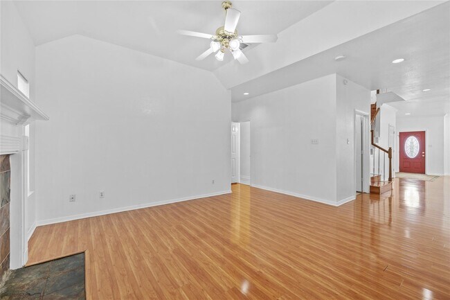2106 Hawks Rd