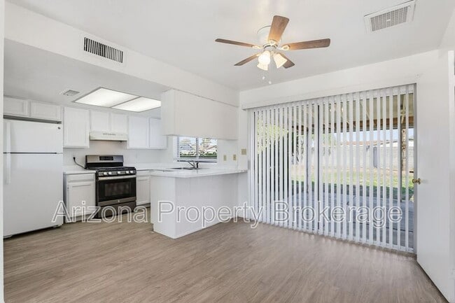 Building Photo - 1636 W Wescott Dr