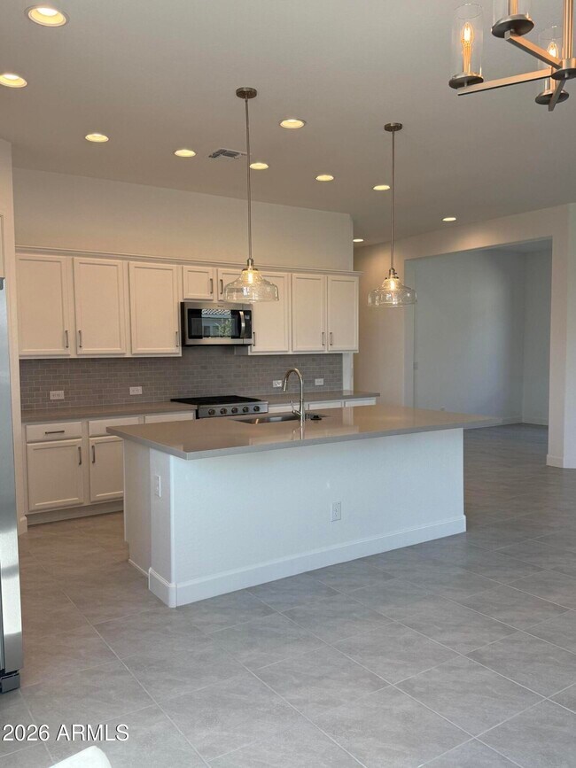2921 E Msn Ln