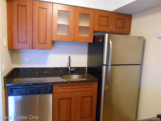 Photo - 2830 Davison Ave