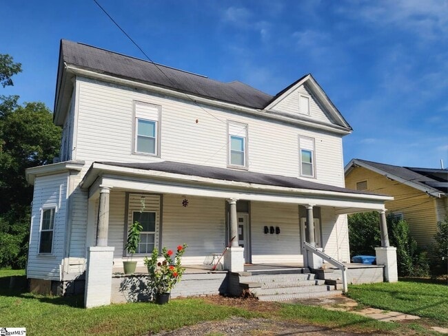 Photo - 215 Grace St