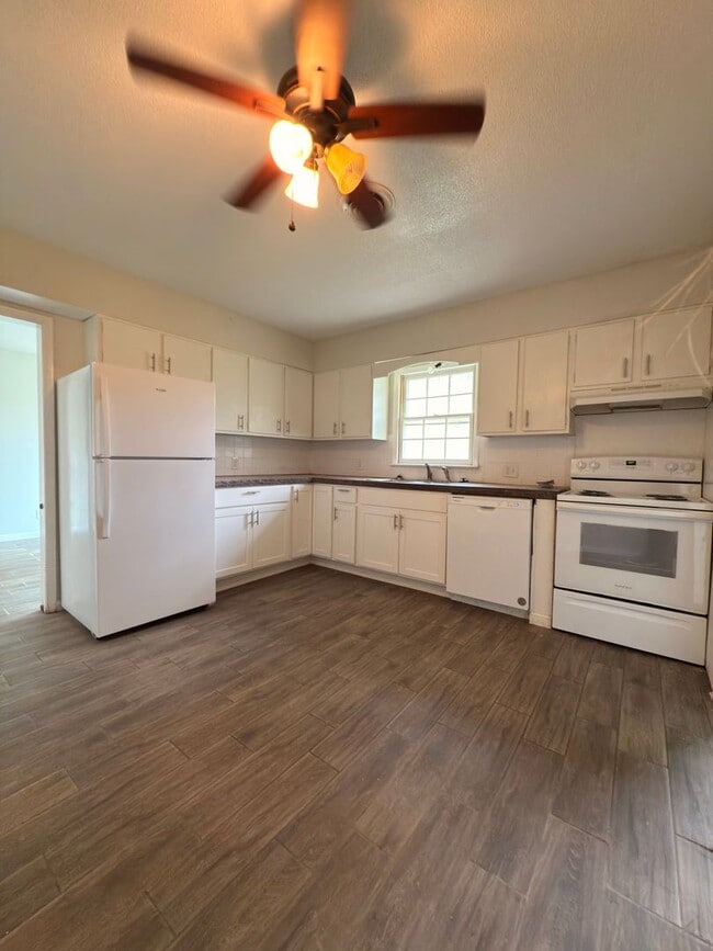 Photo - Beautiful Move in ready House!