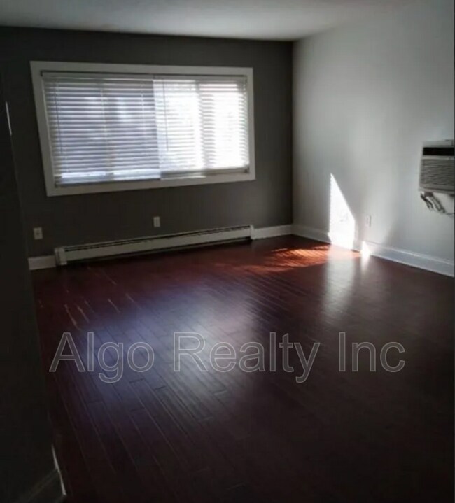 Photo - 729 E 16th St