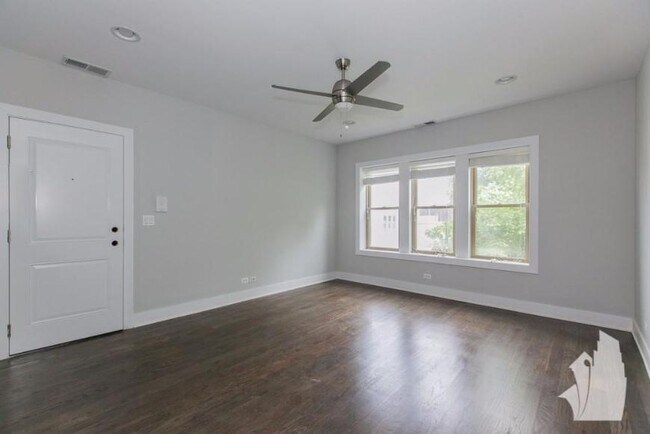 Building Photo - 2 bedroom in Chicago IL 60613 Unit 3917-3 Rental