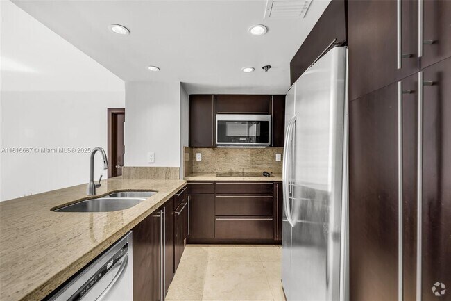 Building Photo - 540 Brickell Key Dr Unit 1021 Rental