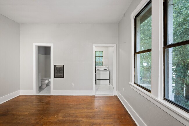 Studio - 746 Spanish Town Rd Unidad 2