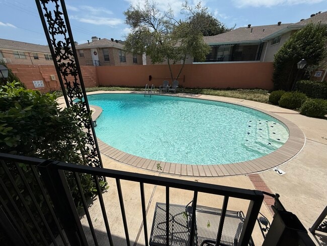 Building Photo - 8620 Baltimore Dr Rental