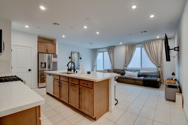 Photo - Stunning and Modern Townhome in Skye Canyon