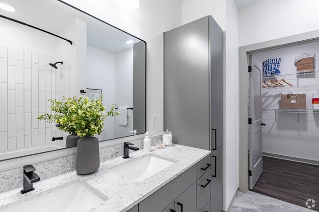 2BR, 2BA - 1299SF - First Bathroom