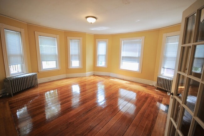 Building Photo - 18 Hinckley St Unit 2