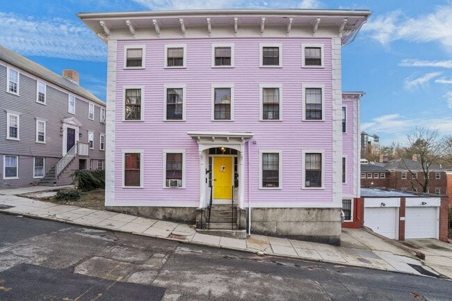 Building Photo - 35 Bowen St Unit 3