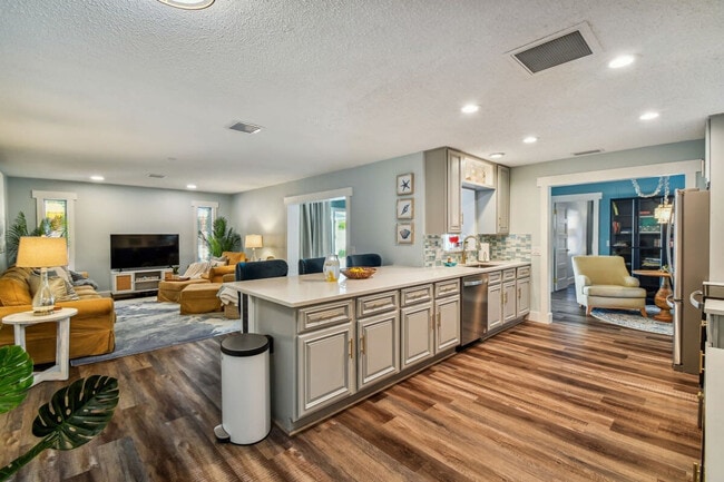 Photo - 512 Wayfarer Dr Unit ID1244468P