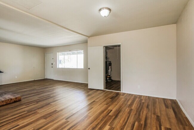 Photo - 8037 E Oak St