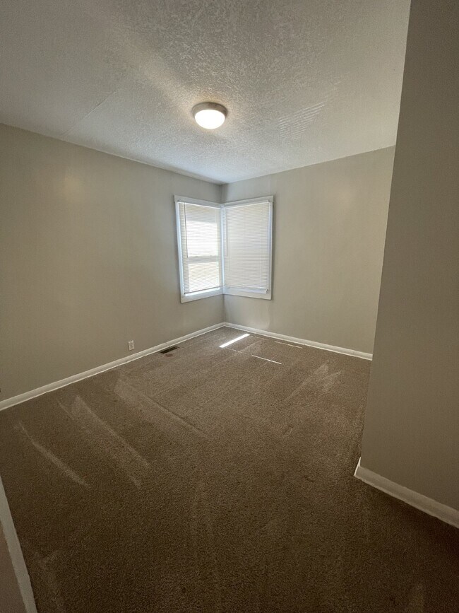 Photo - 2322 S Broadview St, Wichita, KS 67218-493...