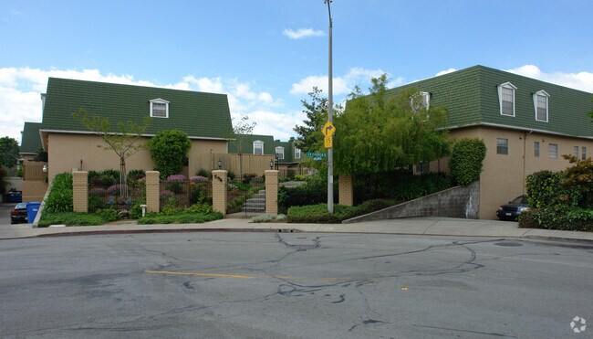 Photo - 596 La Conner Dr