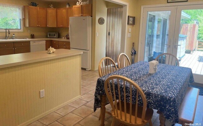 892 Evergreen Walk