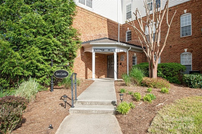 Building Photo - 14849 Santa Lucia Dr Rental