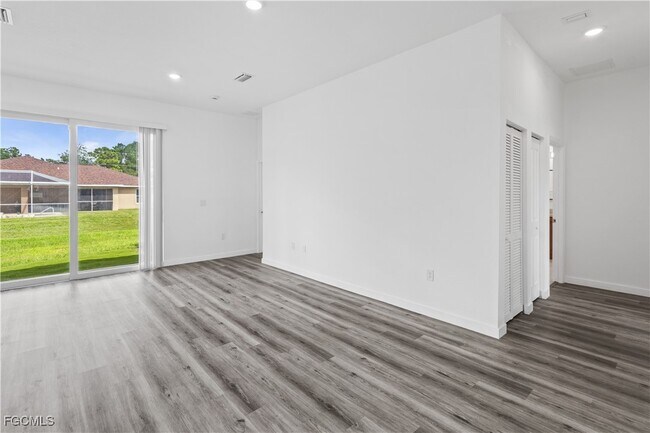 Photo - 719 Little Rock St E