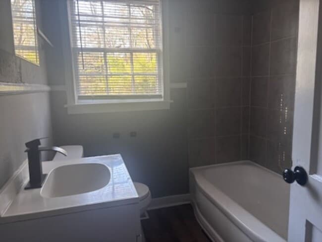 Photo - 2121 Oakhurst Dr