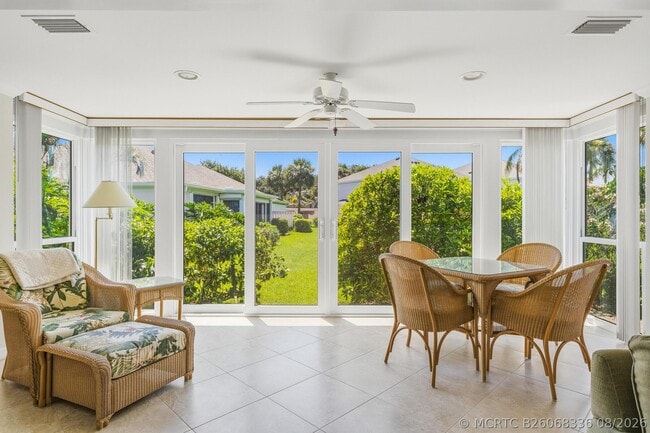 Photo - 300 Harbour Dr