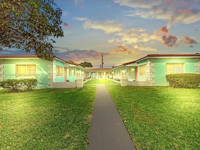 Building Photo - 1839 Funston St Unit 2