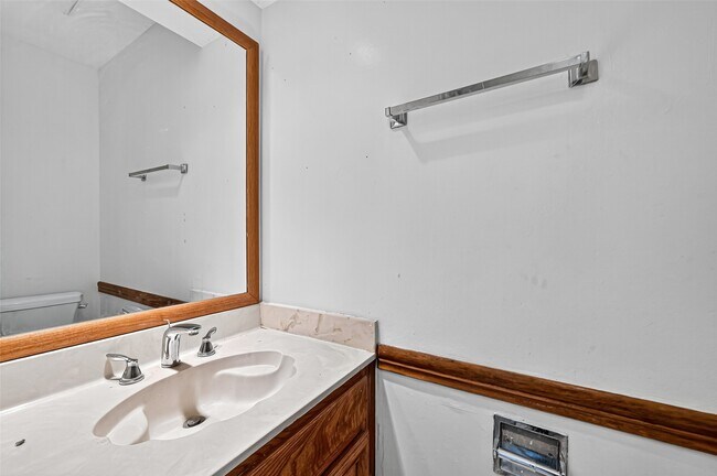 Photo - 1535 Beaconshire Rd