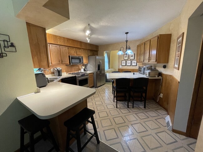 Photo - 1708 Howlett Ln