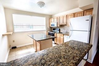 Building Photo - 901 E Pleasant Ave