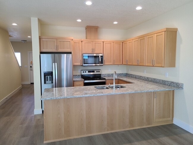 Photo - 2587Justine - FH Unit 2589