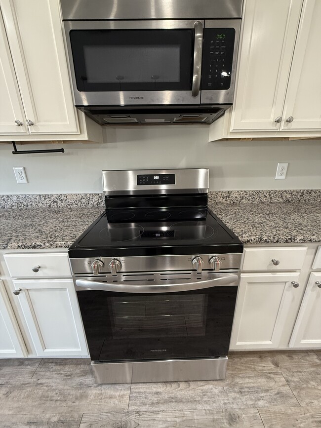 Photo - 462 Quinta St