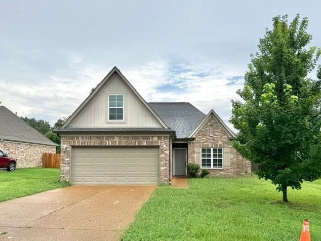 Building Photo - Now Leasing a 4 bedroom 2 bath home in Maywood
