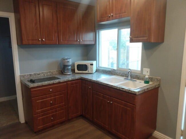 Photo - 3471 Glendower St