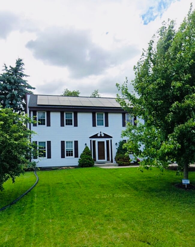 Building Photo - W174N5125 Mulberry Ln