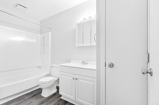 Photo - 5943 Walnut Cir Dr