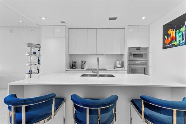 Photo - 700 NE 24th St Unit 705