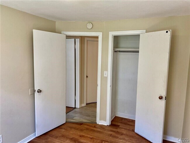 Photo - 220 Roxann Ave