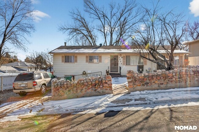 Building Photo - 2509 Royalty Ct