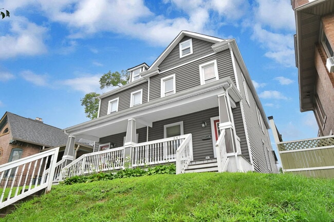 Photo - 547 W 3rd Ave