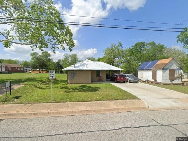 Building Photo - 1103 E Alamo St Rental