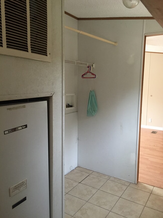 Photo - 100 Holland Dr