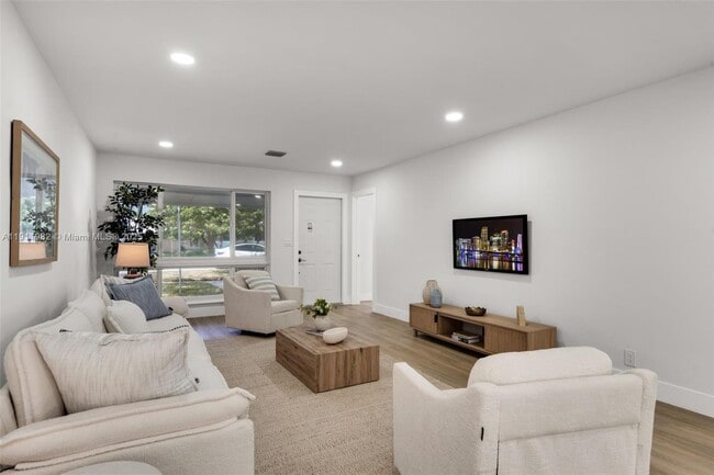 Photo - 3920 Hayes St