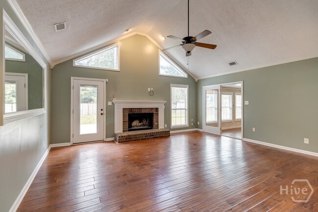 Photo - 397 Greenwich Dr