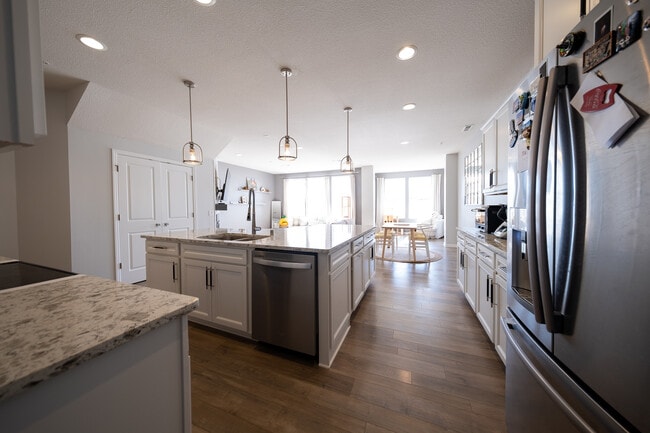 Photo - 756 Stonegate Rd